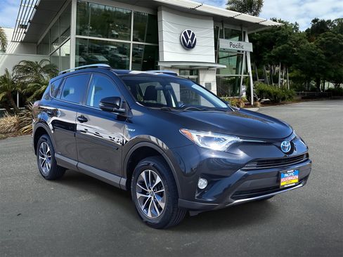 Used 2016 Toyota RAV4 XLE image 3