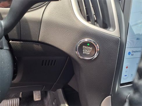 Used 2022 Ford Edge SEL w/ Sport Appearance Package image 24