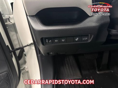 Used 2022 Toyota RAV4 XLE Premium image 12