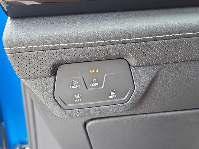 Used 2024 Volkswagen Atlas Cross Sport SE FWD image 29