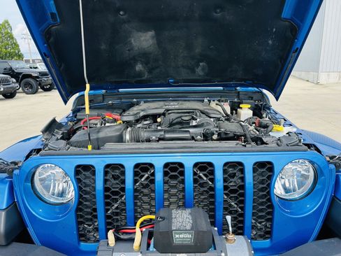 Used 2021 Jeep Gladiator Sport AWD/4WD image 39