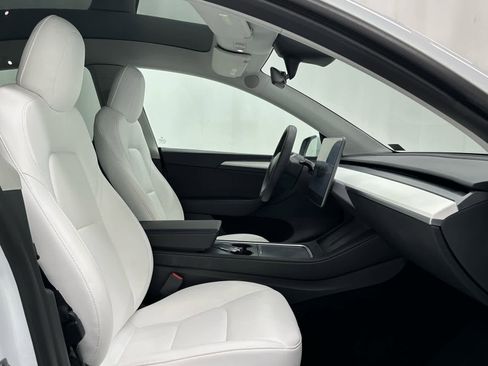 Used 2023 Tesla Model Y Long Range image 18