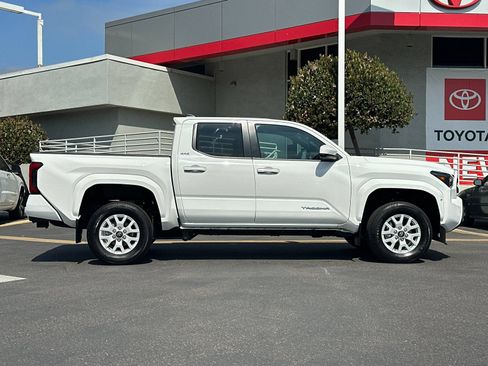 Used 2024 Toyota Tacoma SR5 AWD/4WD image 6