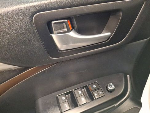 Used 2019 Toyota Highlander XLE image 13