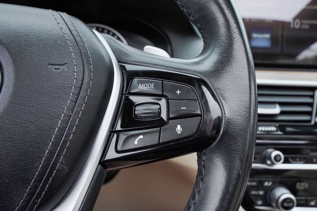 Used 2019 BMW 530e RWD image 14