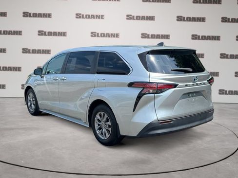 Used 2021 Toyota Sienna LE FWD image 3