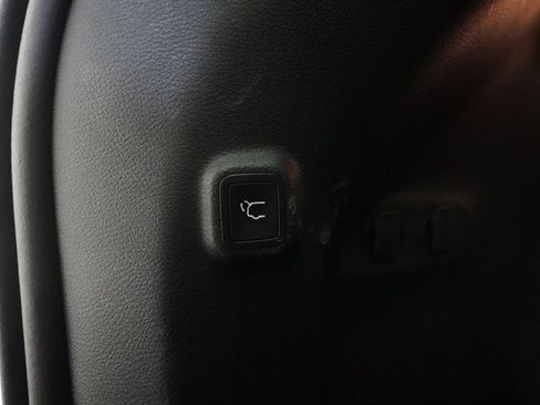 Used 2020 Jeep Cherokee Limited image 15