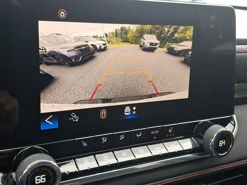 Used 2024 Chevrolet Colorado Z71 w/ Z71 Convenience Package 2 image 17