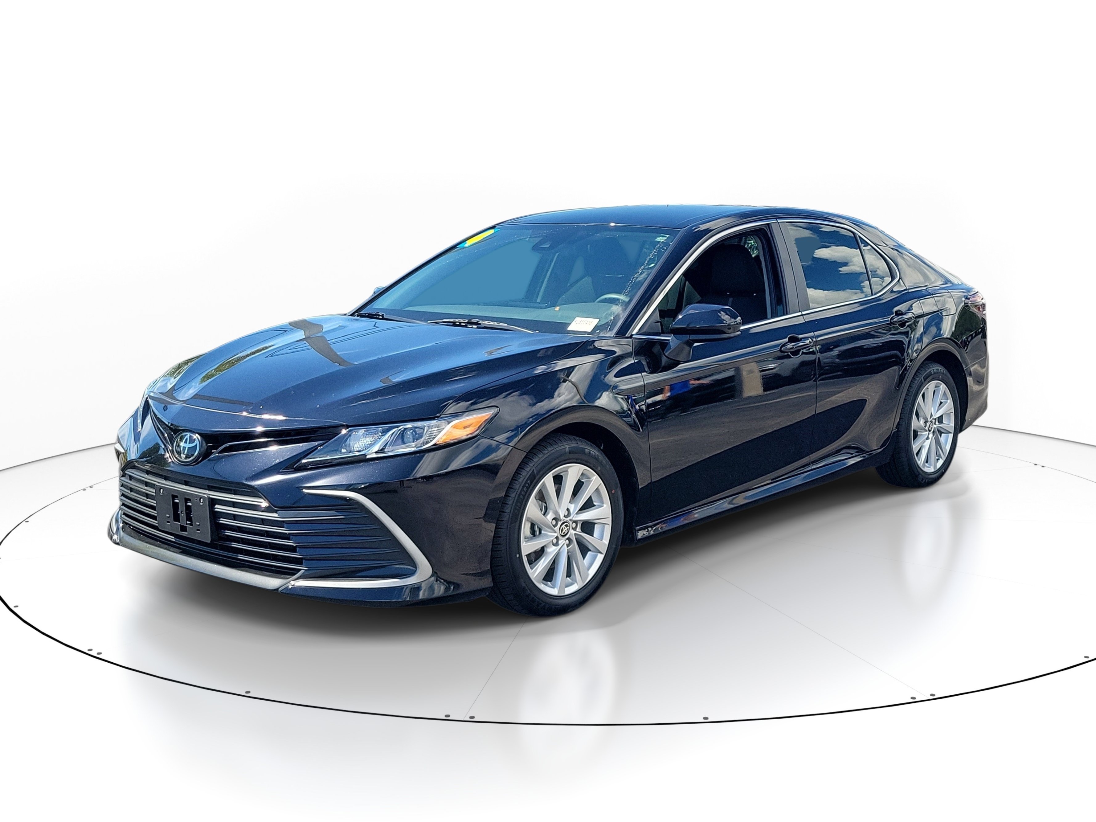 Used 2024 Toyota Camry LE FWD image 3