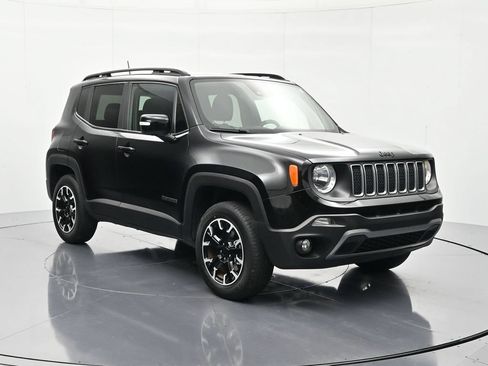 Used 2023 Jeep Renegade Latitude AWD/4WD image 3