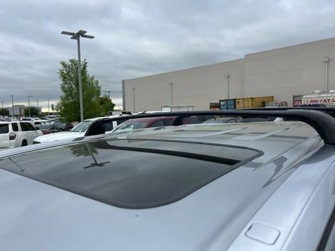 Used 2016 Toyota Highlander Limited image 9