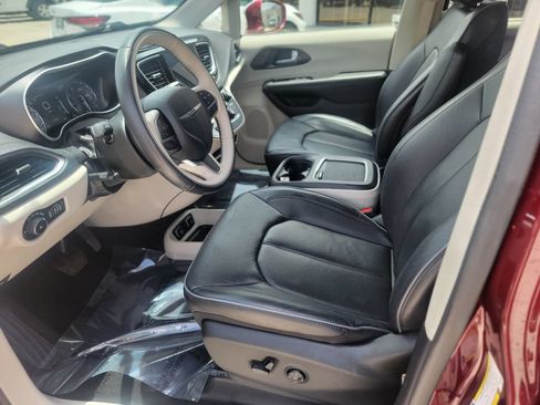 Used 2020 Chrysler Pacifica Limited FWD image 10