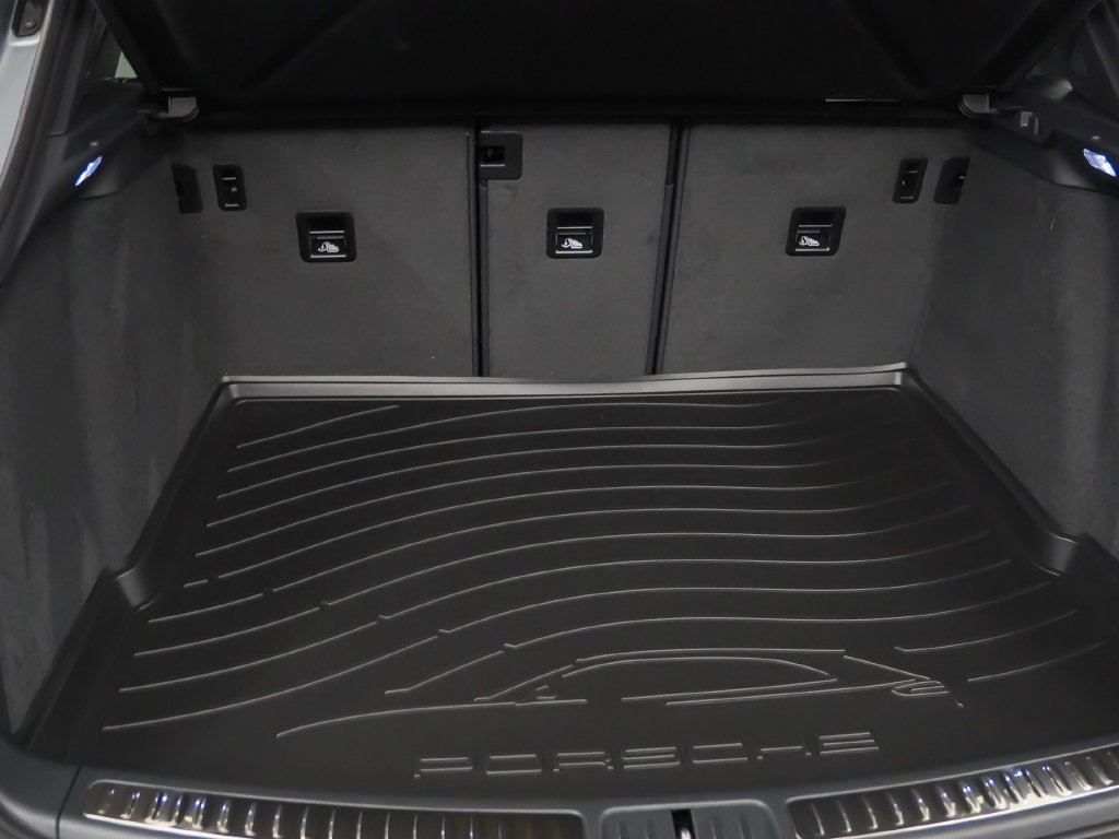 Certified 2026 Porsche Macan AWD/4WD image 13