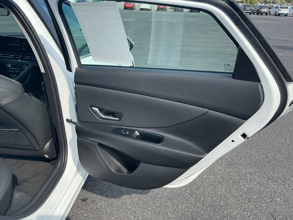 Certified 2026 Hyundai Elantra Limited FWD image 32