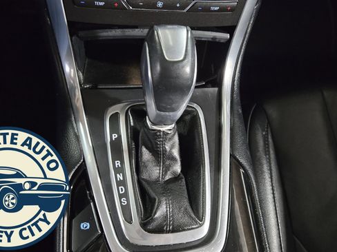 Used 2015 Ford Edge Titanium image 23