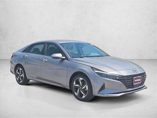 Used 2023 Hyundai Elantra SEL w/ Convenience Package FWD video 3