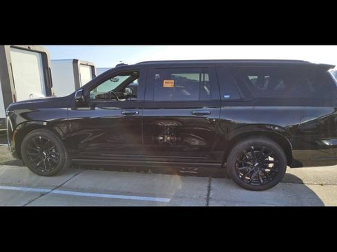 Used 2025 Cadillac Escalade ESV Premium Luxury w/ Touring Package AWD/4WD image 9