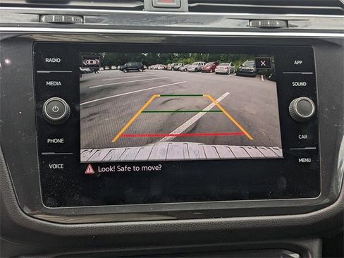 Used 2022 Volkswagen Tiguan SE image 22