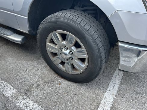 Used 2012 Ford F150 XLT w/ XLT Chrome Pkg image 4