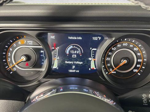 Used 2025 Jeep Wrangler Unlimited Sahara AWD/4WD image 27