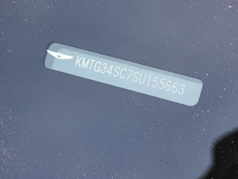 Used 2025 Genesis G70 2.5T image 30