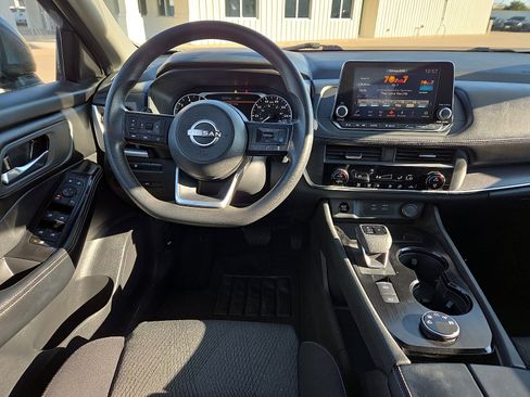 Used 2024 Nissan Rogue SV image 11