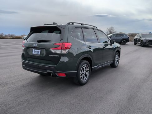 Used 2024 Subaru Forester Premium image 7