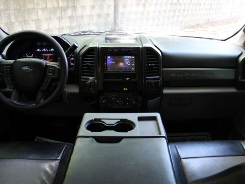 Used 2018 Ford F350 4x4 Crew Cab DRW Super Duty image 12