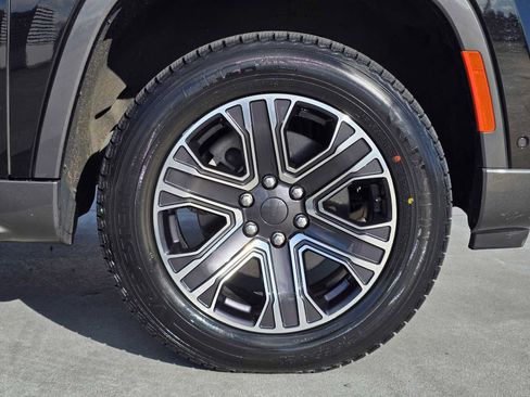 Used 2022 Jeep Wagoneer Series III w/ Flexible Seating Group image 9