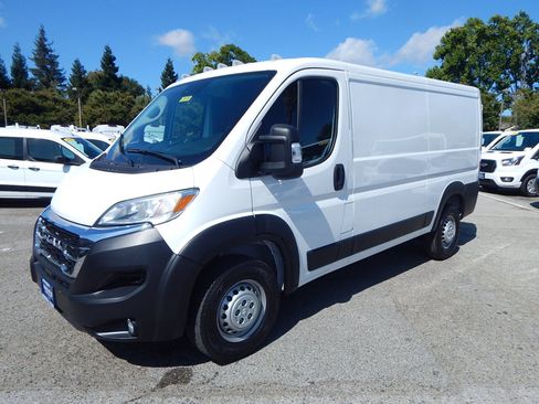Used 2025 RAM ProMaster 2500 w/ U-Haul Equipment Group FWD image 1