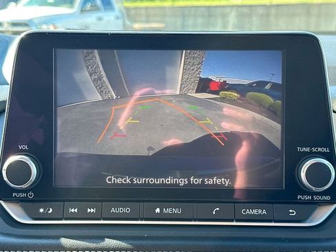 Used 2024 Nissan Rogue S image 29