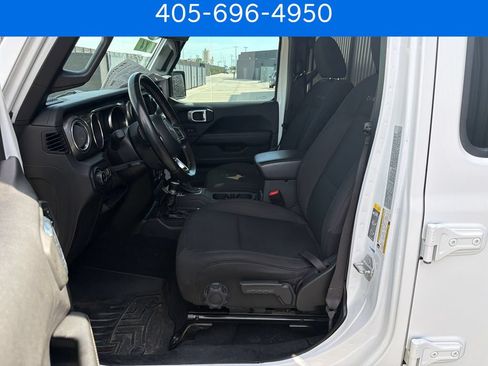 Used 2020 Jeep Gladiator Overland AWD/4WD image 11