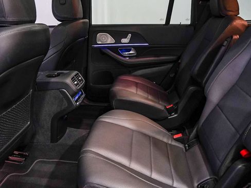 Used 2025 Mercedes-Benz GLS 450 4MATIC image 21