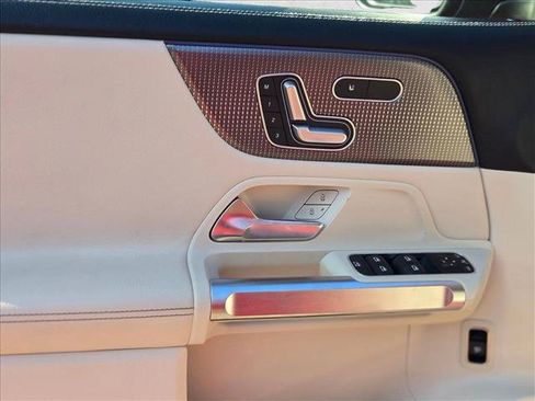 Certified 2021 Mercedes-Benz GLB 250 image 25