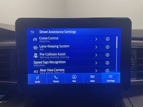 Used 2022 Ford Explorer XLT w/ Equipment Group 202A image 10