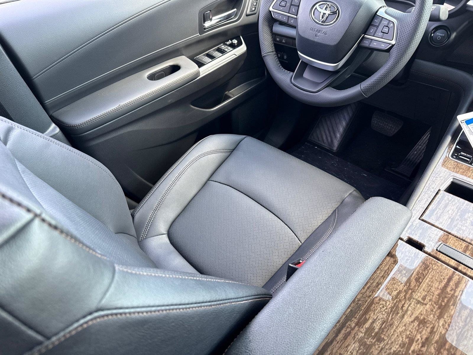 Used 2026 Toyota Sienna Limited AWD/4WD image 29