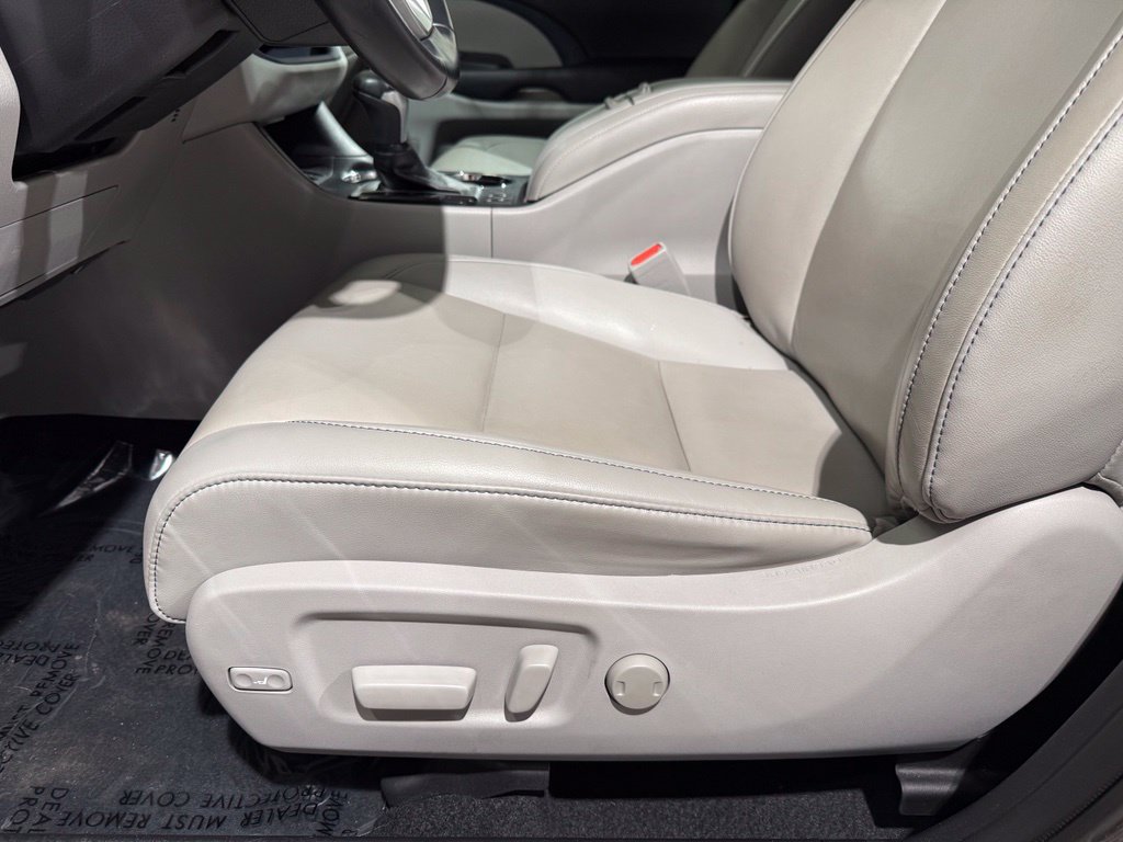 Certified 2019 Toyota Highlander XLE AWD/4WD image 14