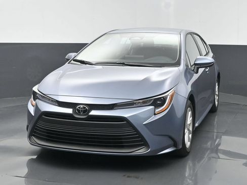 Used 2026 Toyota Corolla LE w/ LE Premium Package FWD image 2
