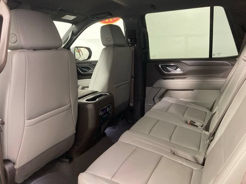 Used 2022 Chevrolet Tahoe Z71 w/ Luxury Package AWD/4WD image 17