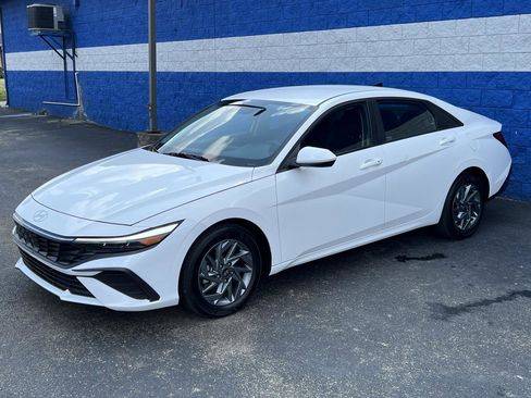 Used 2024 Hyundai Elantra SEL image 5