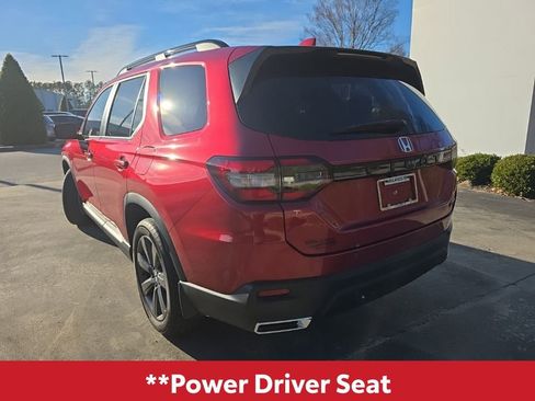 Used 2025 Honda Pilot Sport image 5