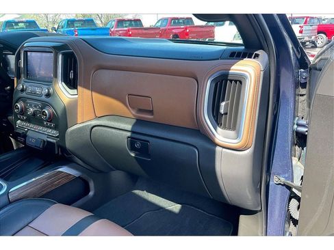 Used 2022 Chevrolet Silverado 1500 High Country w/ Technology Package image 18