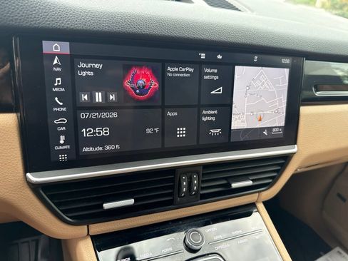 Used 2020 Porsche Cayenne AWD/4WD image 23