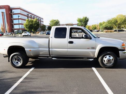 Used 2004 GMC Sierra 3500 SLT w/ Heavy-Duty Power Package image 5