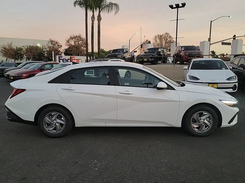 Used 2026 Hyundai Elantra SE FWD image 7