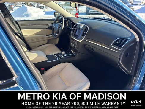 Used 2022 Chrysler 300 Touring L w/ Comfort Group image 41