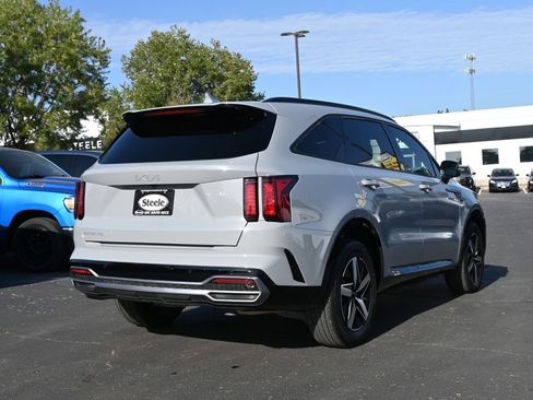 Used 2023 Kia Sorento EX w/ Panoramic Sunroof Package FWD image 5