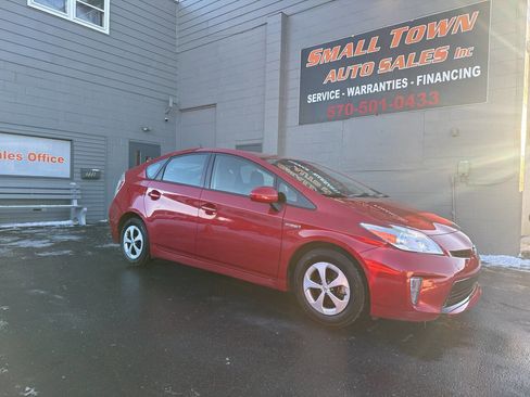Used 2015 Toyota Prius Three image 2