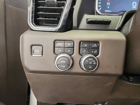 Used 2024 GMC Sierra 1500 Denali w/ Denali Reserve Package AWD/4WD image 21