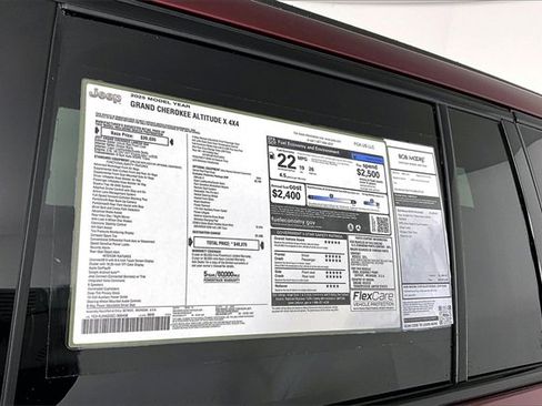 New 2025 Jeep Grand Cherokee Laredo image 14